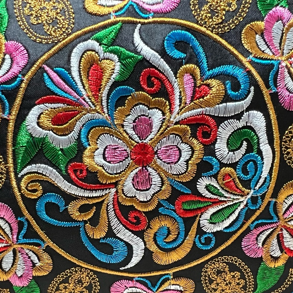 Embroidered crossbody bag with three separate zippered compartments, NWOT - Picture 15 of 16